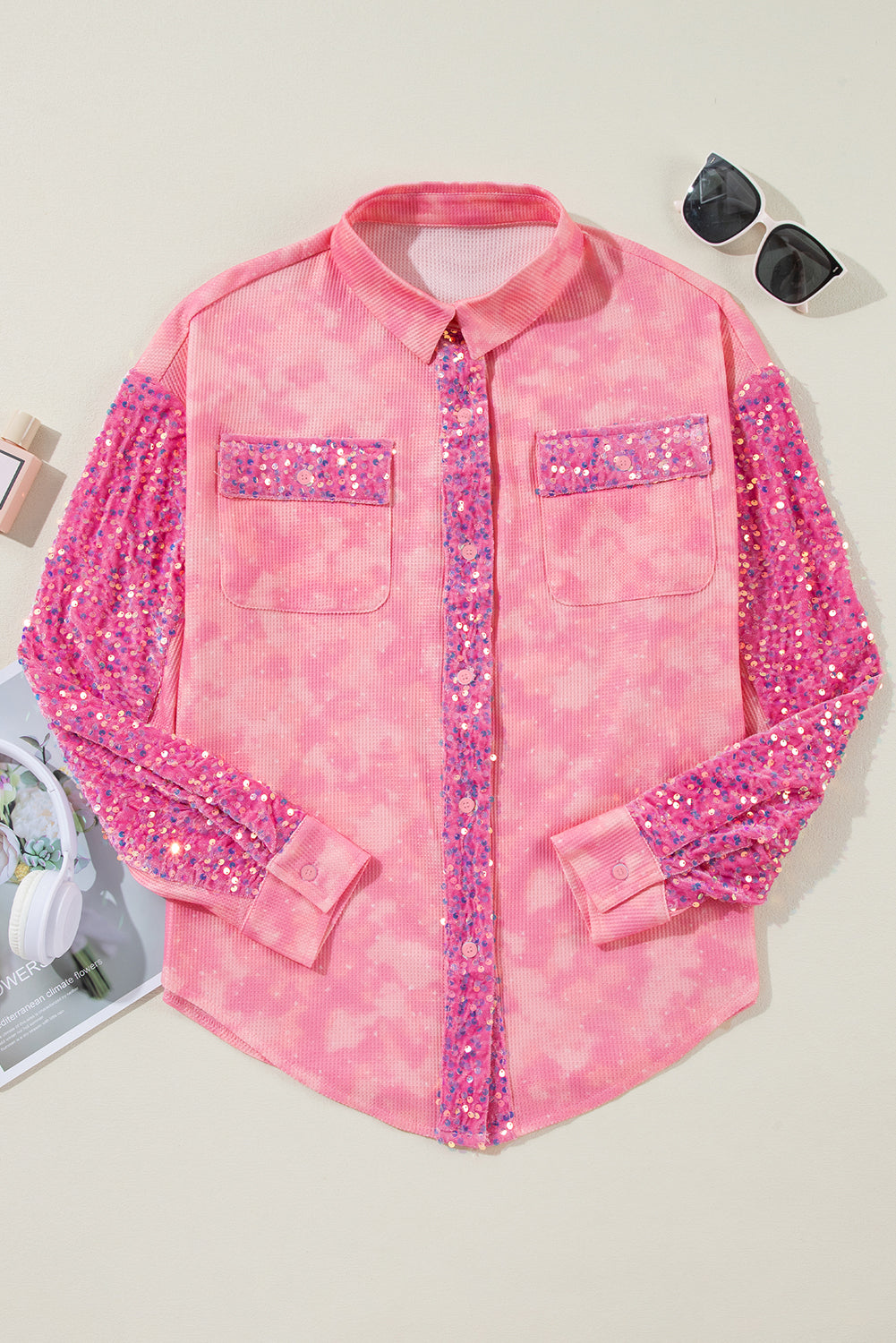 Chaqueta con bolsillos con solapa y parches de lentejuelas y lavado mineral en color rosa albaricoque