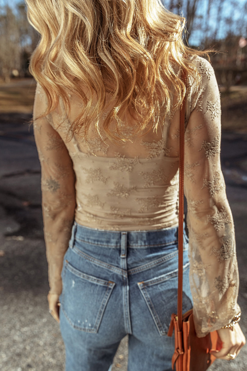 Blusa de manga larga ajustada con empalme de crochet y encaje de color albaricoque