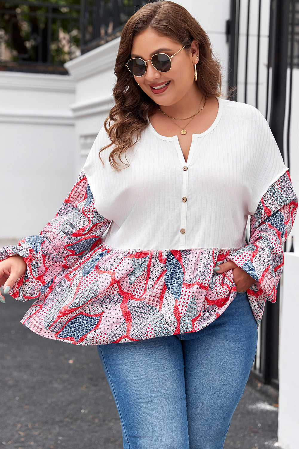 Blusa con botones y textura de patchwork estampada en color albaricoque de talla grande