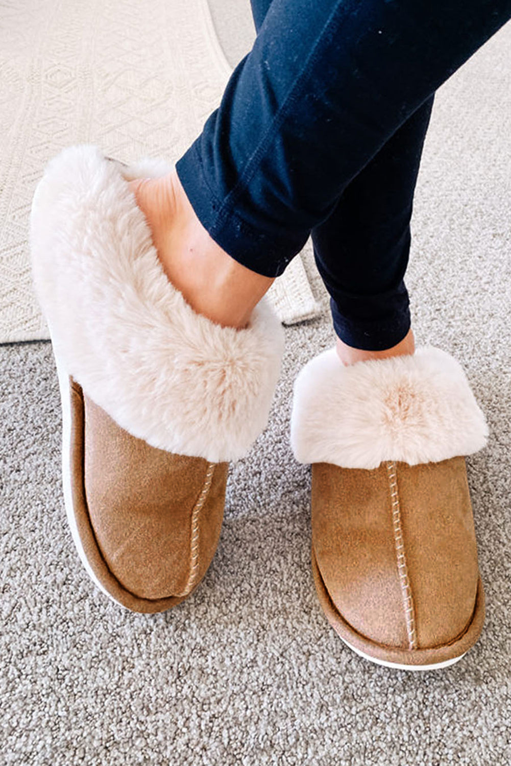 Pantuflas de invierno de ante afelpado en color camello