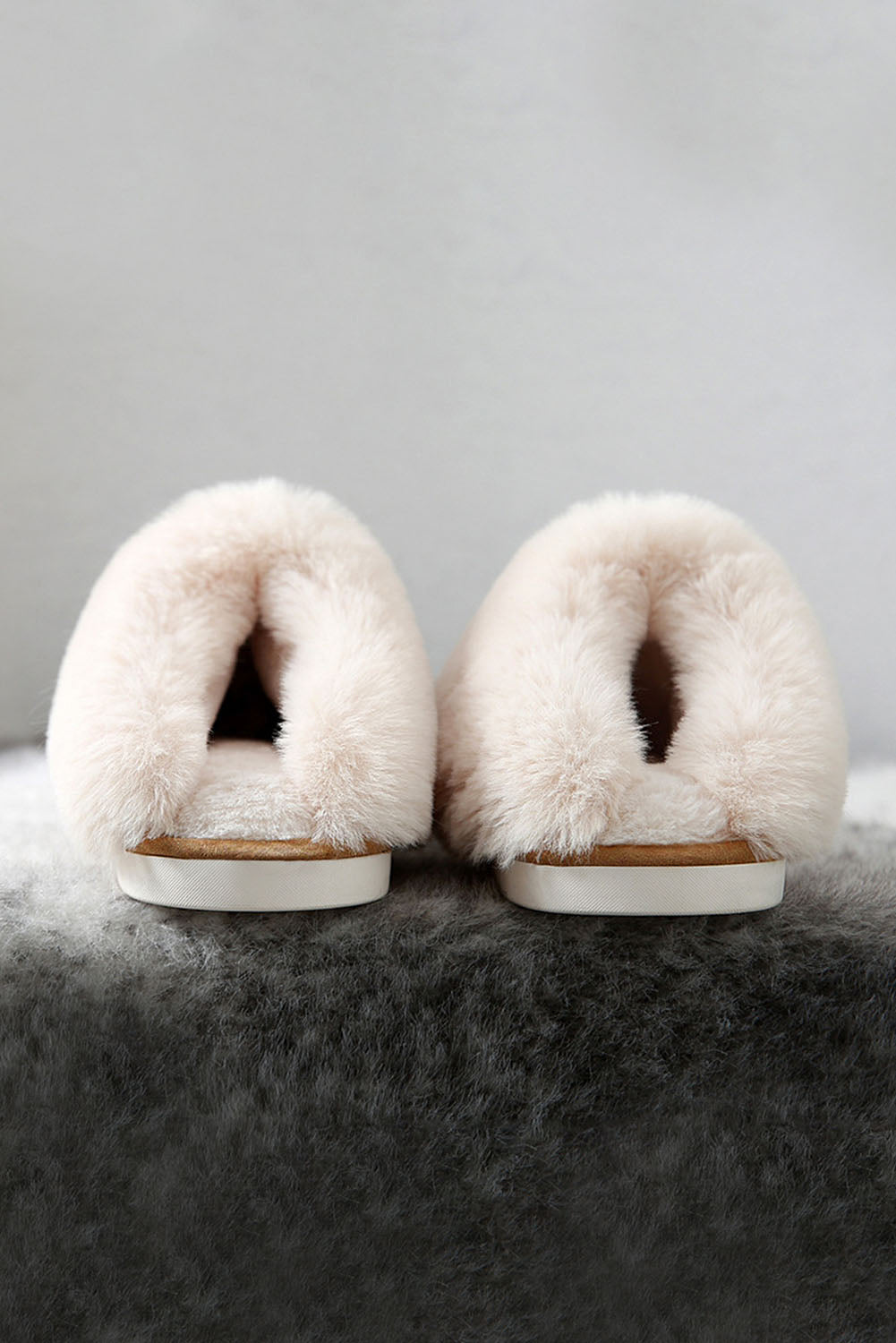 Pantuflas de invierno de ante afelpado en color camello