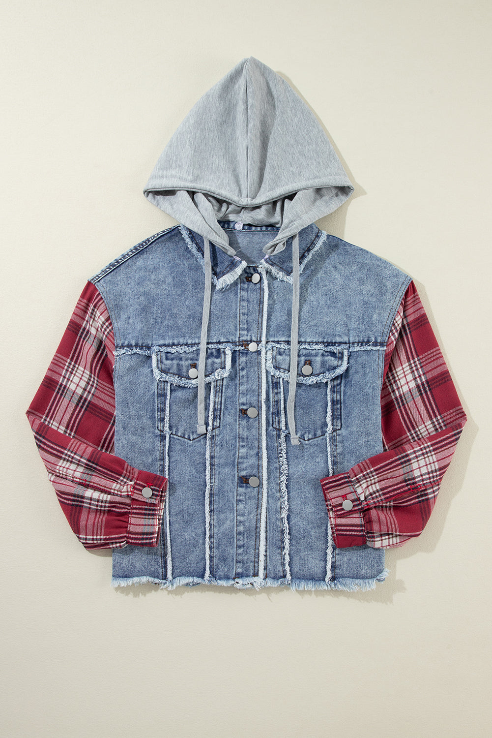 Chaqueta vaquera con capucha y dobladillo sin rematar con estampado de cuadros escoceses de Beau Blue