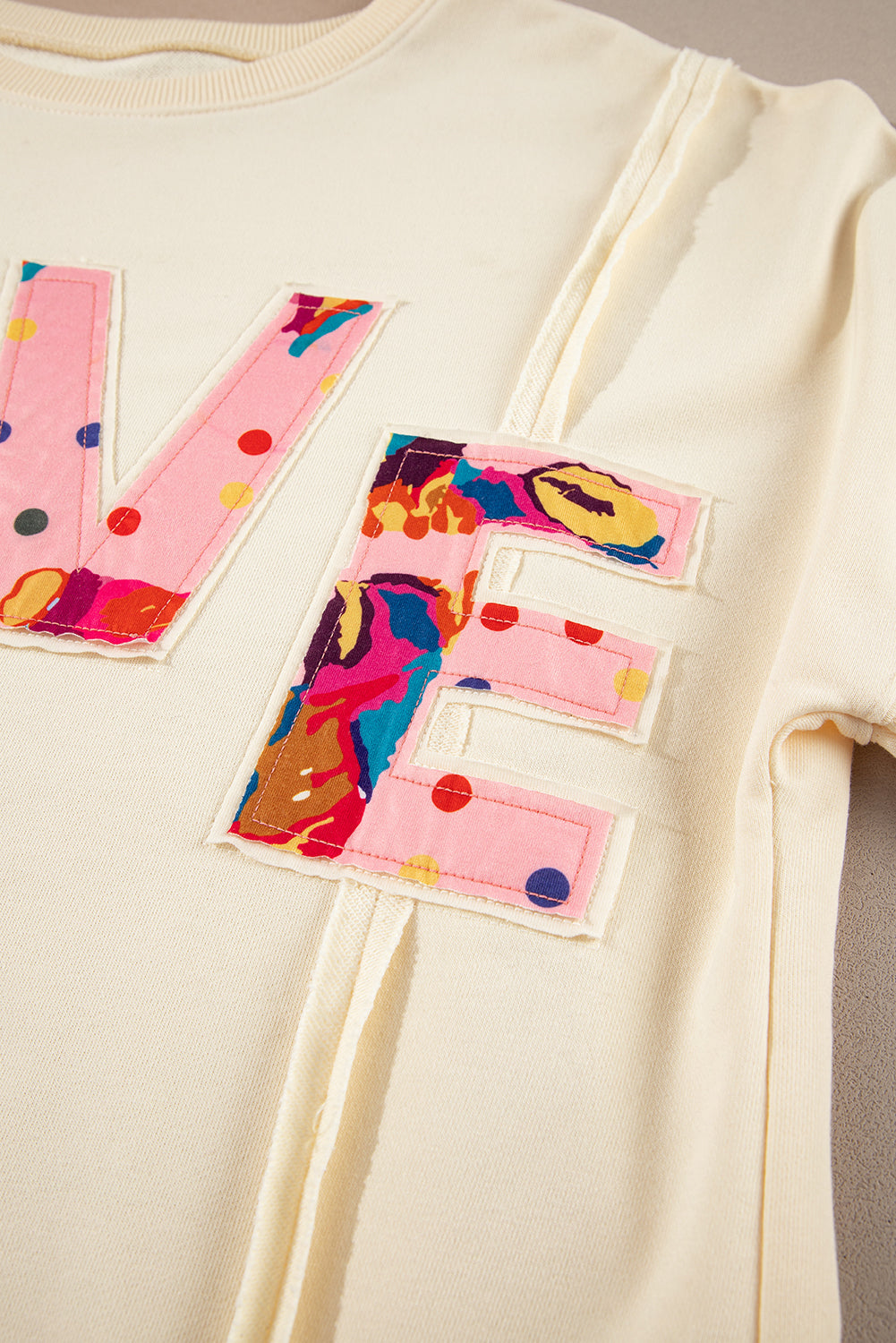 Sudadera oversize con gráfico LOVE PATCH de albaricoque