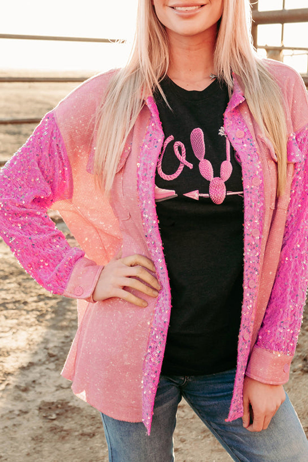 Chaqueta con bolsillos con solapa y parches de lentejuelas y lavado mineral en color rosa albaricoque