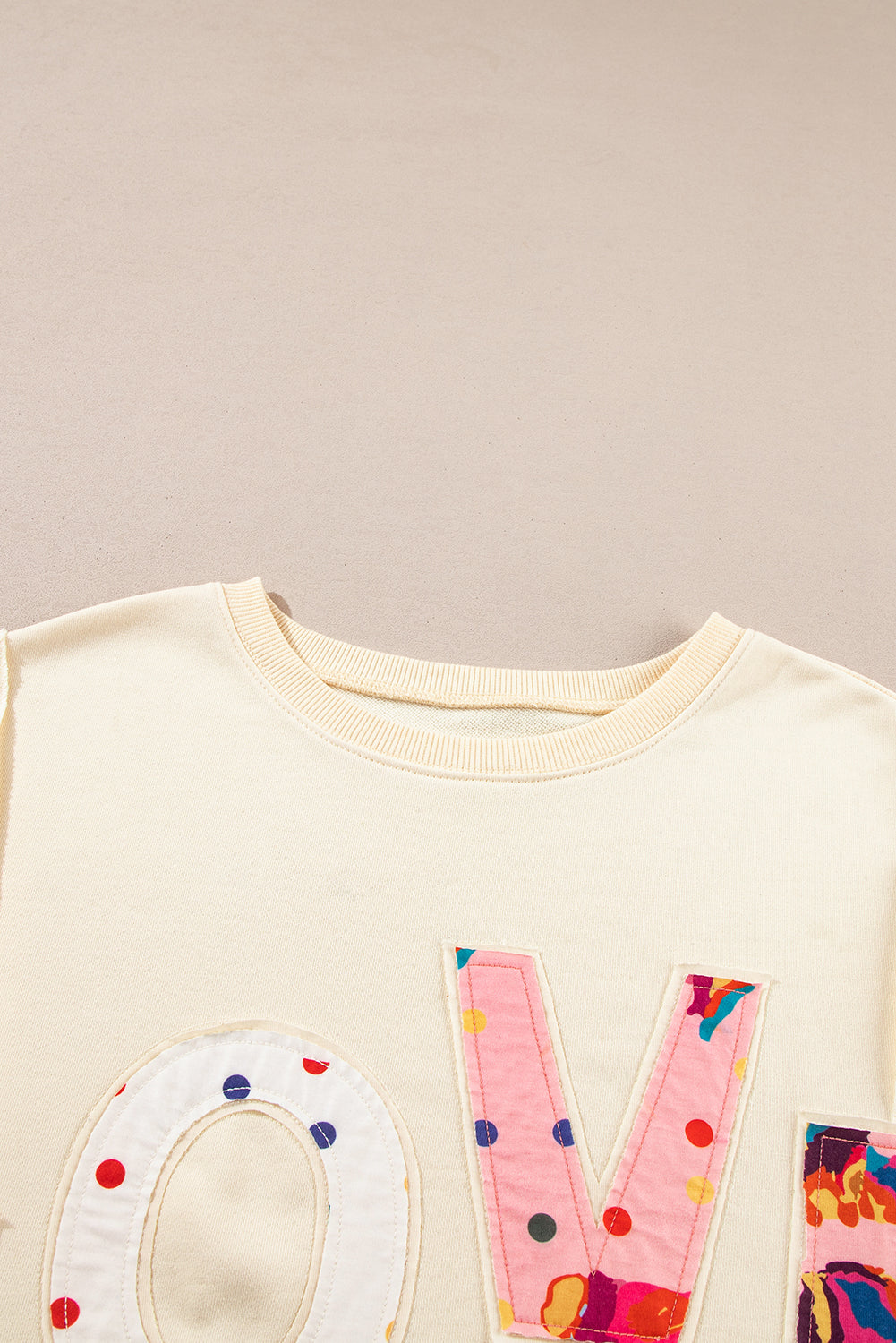 Sudadera oversize con gráfico LOVE PATCH de albaricoque