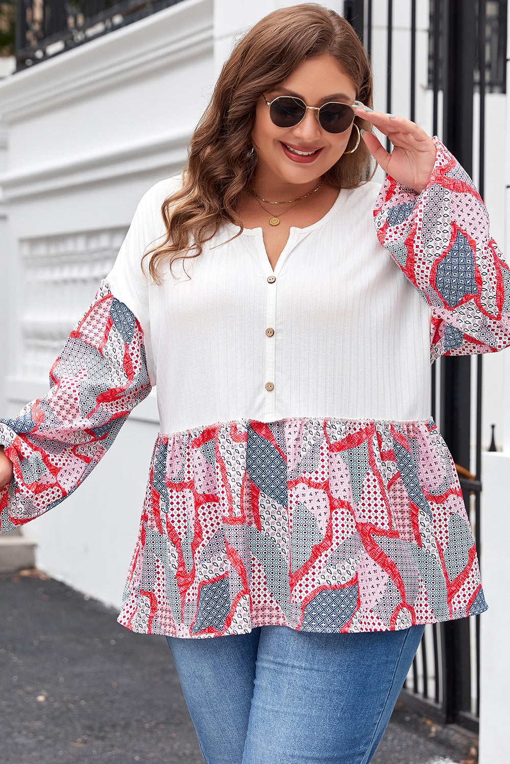 Blusa con botones y textura de patchwork estampada en color albaricoque de talla grande