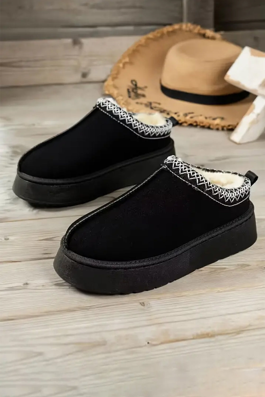 Botas de nieve con forro de felpa y gamuza con estampado en contraste negro