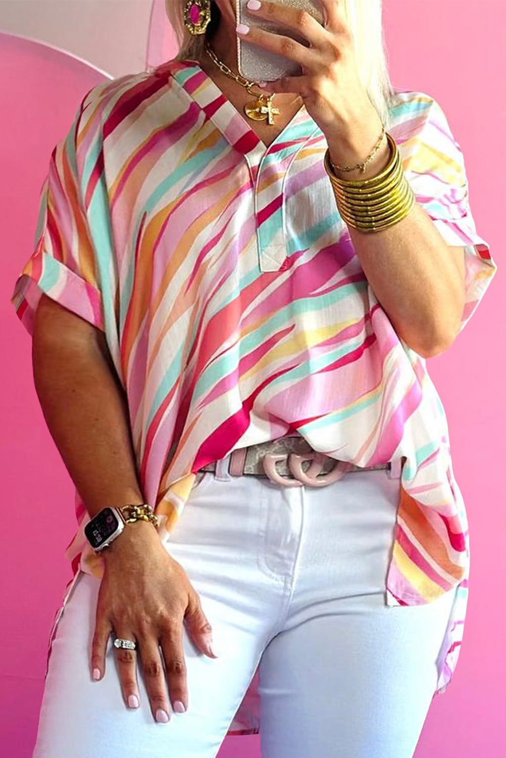 Top de talla grande con escote entallado y manga corta con estampado abstracto blanco