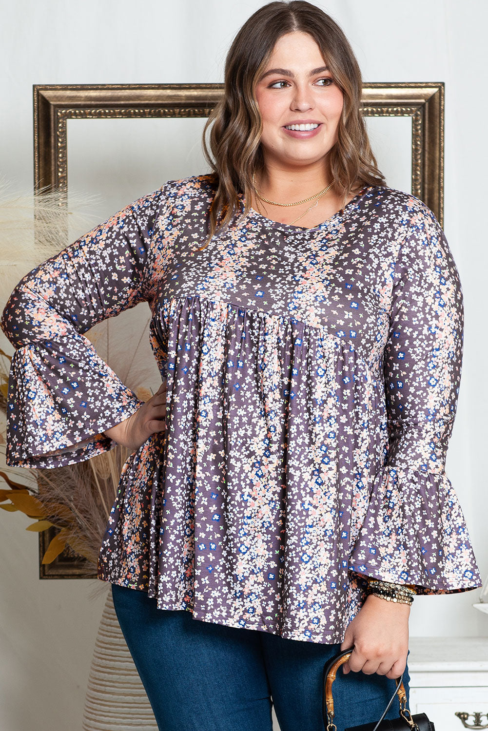 Blusa babydoll de cuello redondo con estampado floral morado en talla grande