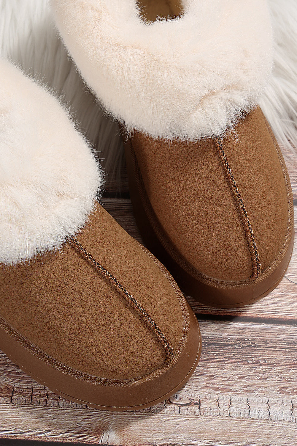 Botas de nieve planas con suela gruesa y ribete de gamuza afelpada de color castaño
