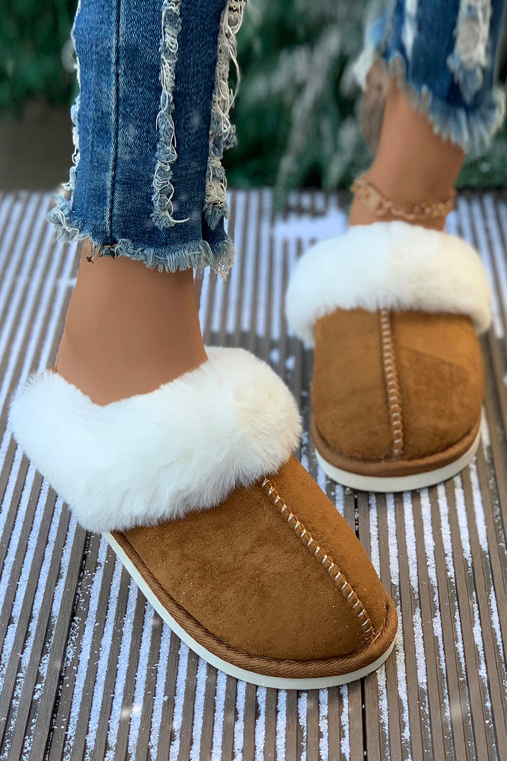 Pantuflas de invierno de ante afelpado en color camello