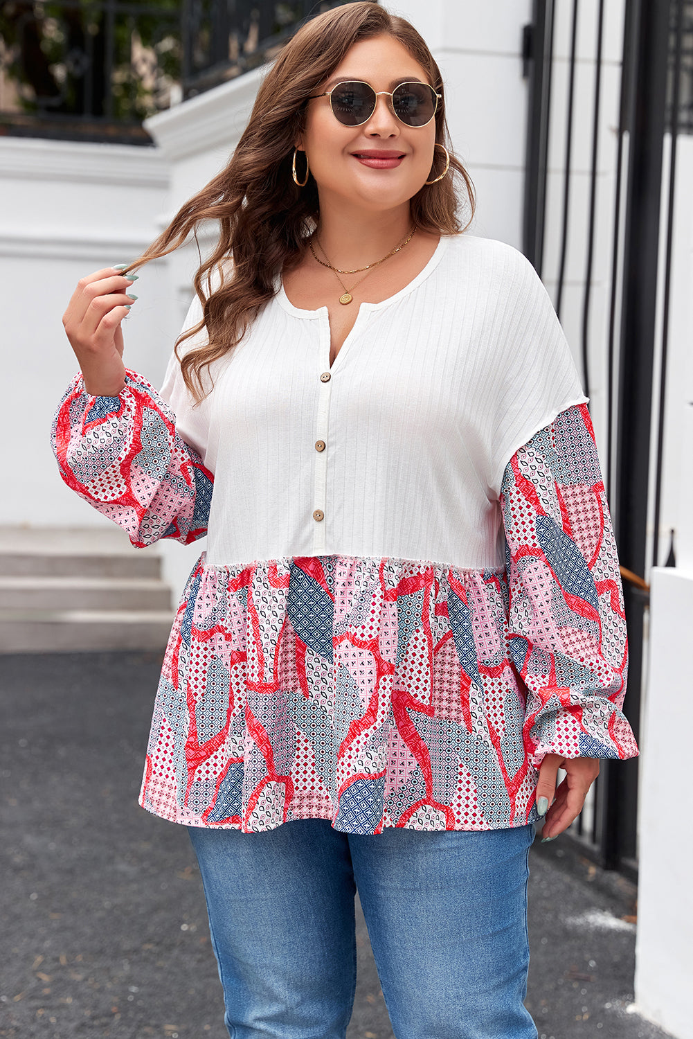 Blusa con botones y textura de patchwork estampada en color albaricoque de talla grande
