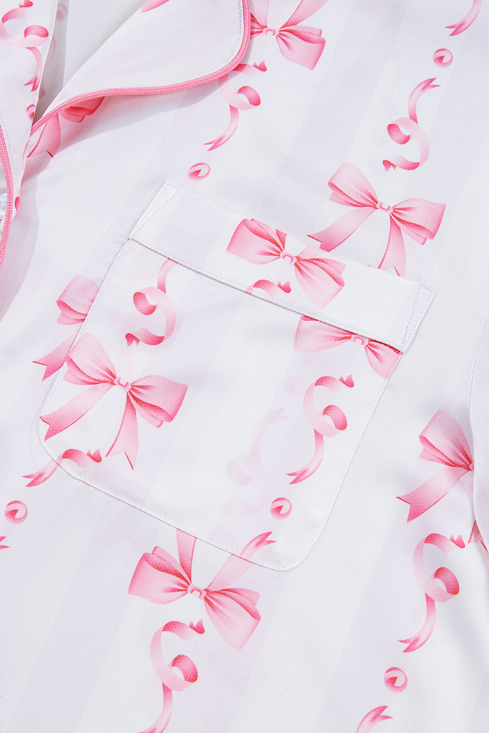 Conjunto de pijama con camisa de manga acampanada y pantalones cortos con volantes con lazo de satén rosa