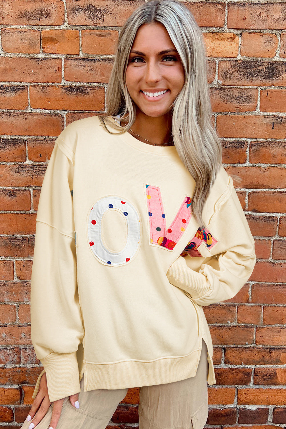 Sudadera oversize con gráfico LOVE PATCH de albaricoque