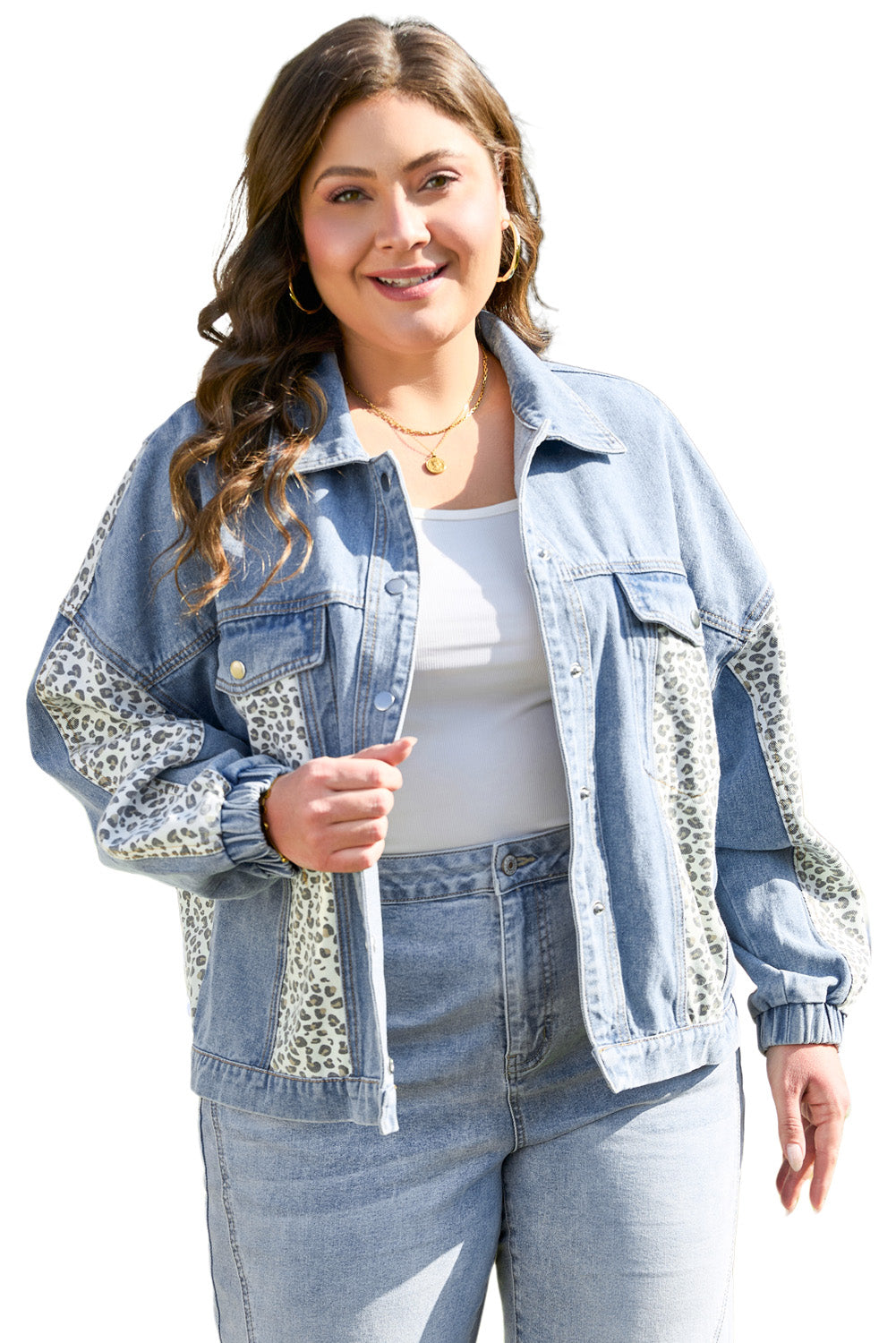 Chaqueta vaquera de talla grande con detalle de solapa y parches de leopardo en azul Beau