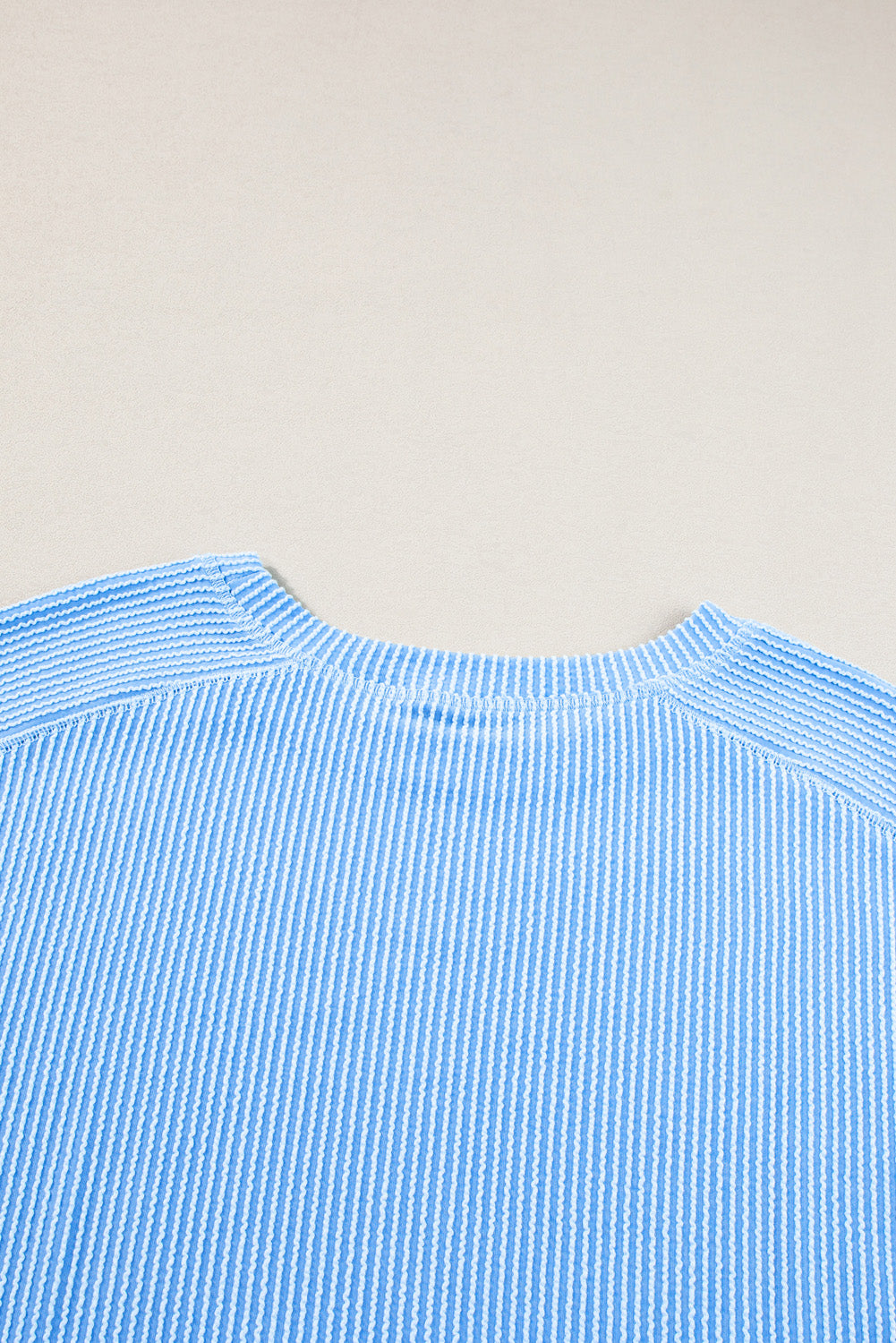 Conjunto de camiseta de manga larga acanalada y pantalones cortos con cordón en azul claro de talla grande