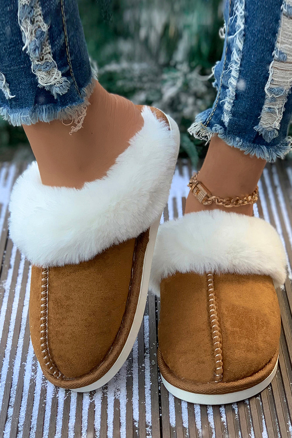 Pantuflas de invierno de ante afelpado en color camello