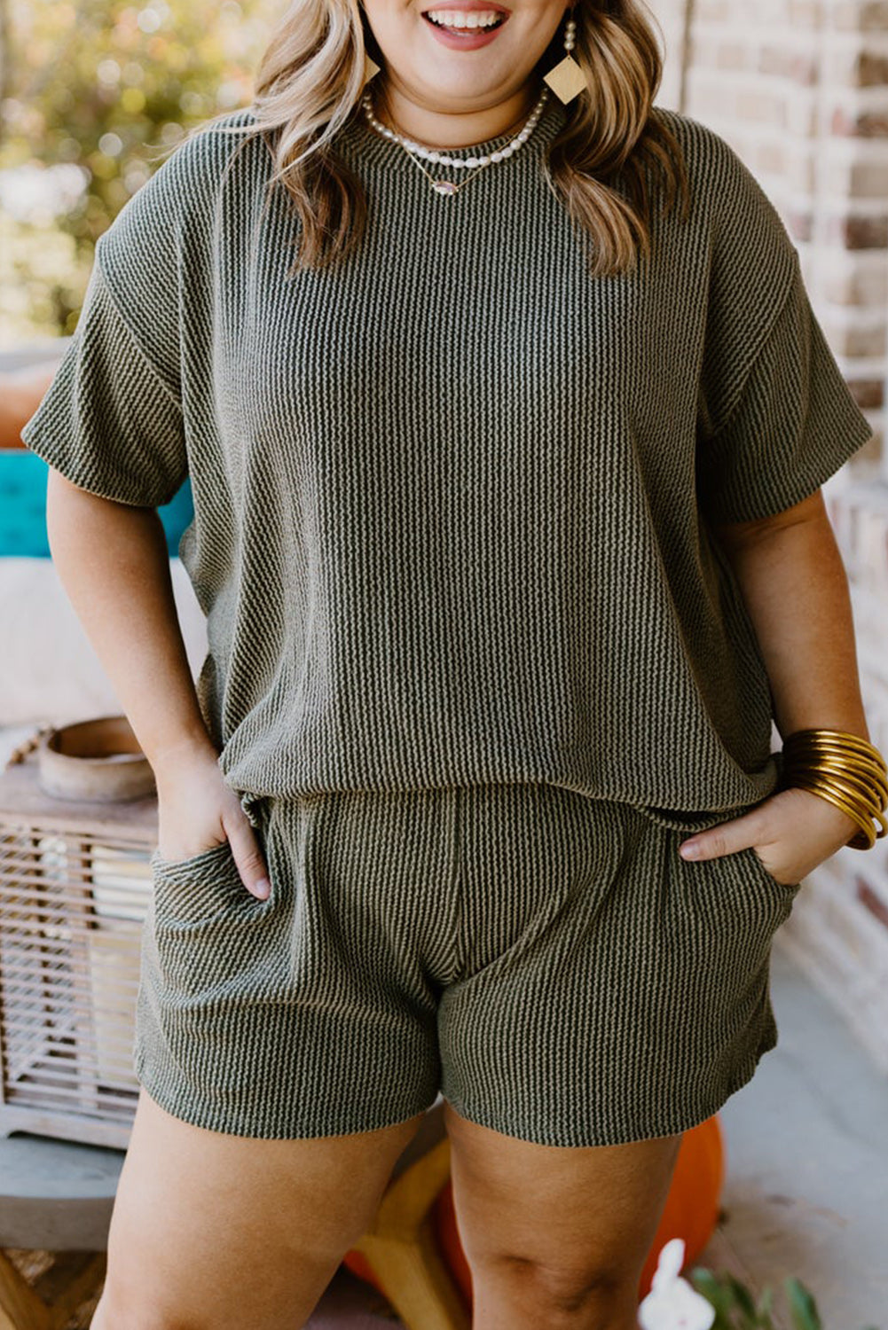 Conjunto de camiseta y pantalones cortos de manga corta de punto acanalado en color verde musgo de talla grande