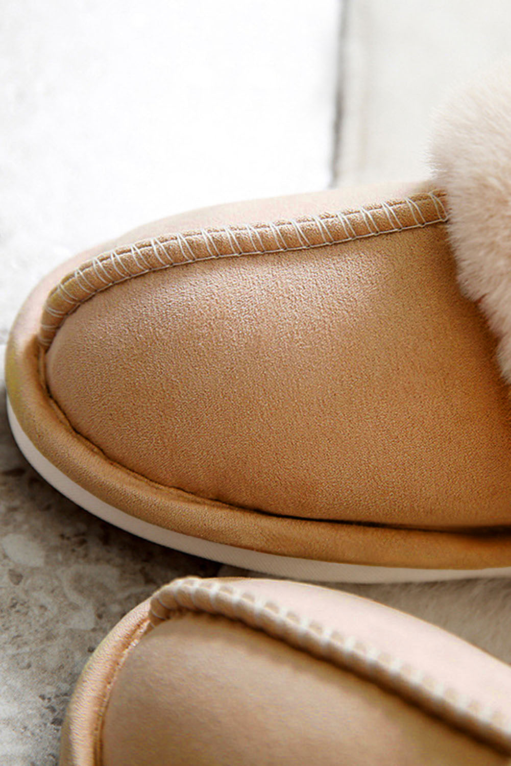 Pantuflas de invierno de ante afelpado en color camello