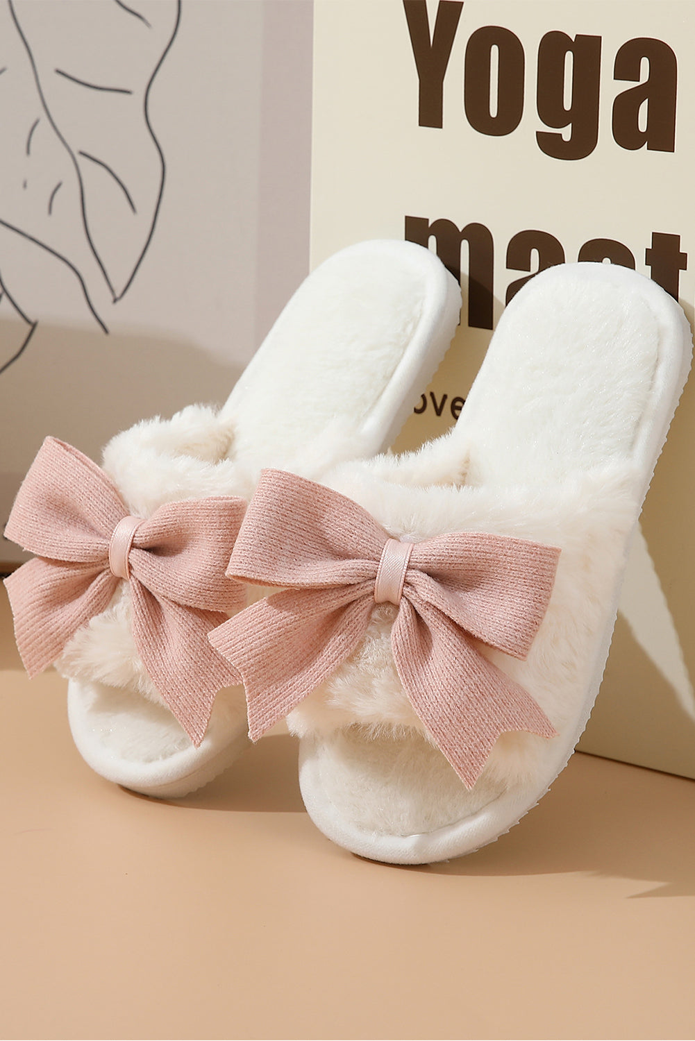 Pantuflas de felpa con punta abierta y decoración de nudo y lazo blanco