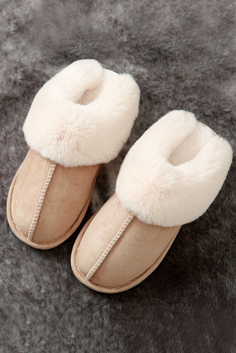 Pantuflas de gamuza sintética con forro de felpa, cortadas y cosidas, de color caqui