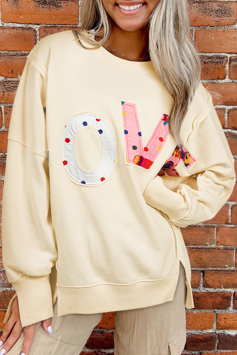Sudadera oversize con gráfico LOVE PATCH de albaricoque