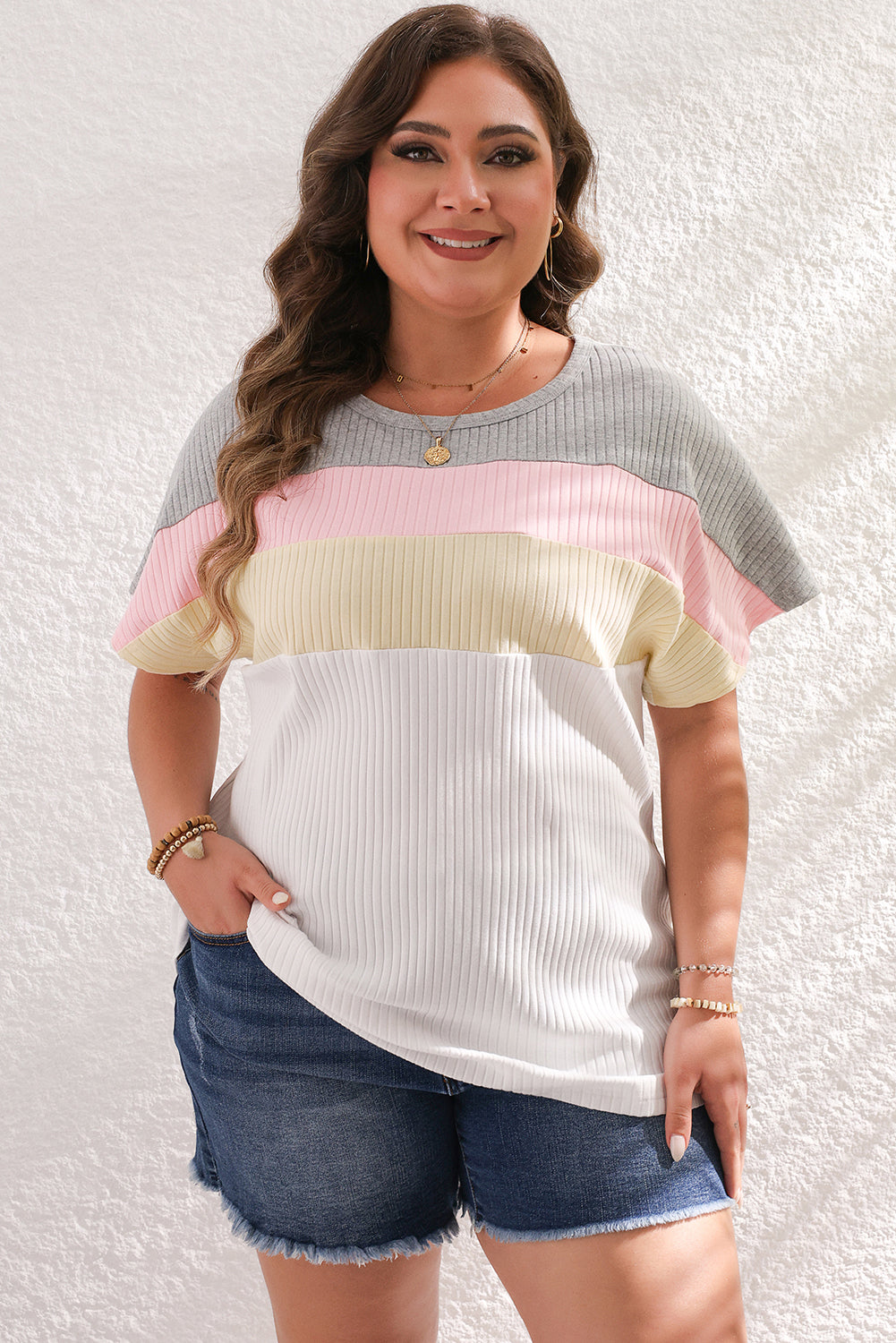 Camiseta de manga murciélago con diseño de patchwork y bloques de color blanco acanalada