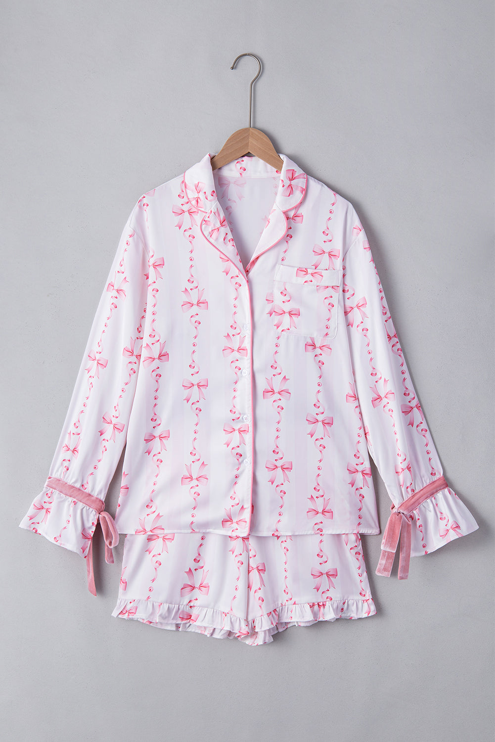 Conjunto de pijama con camisa de manga acampanada y pantalones cortos con volantes con lazo de satén rosa