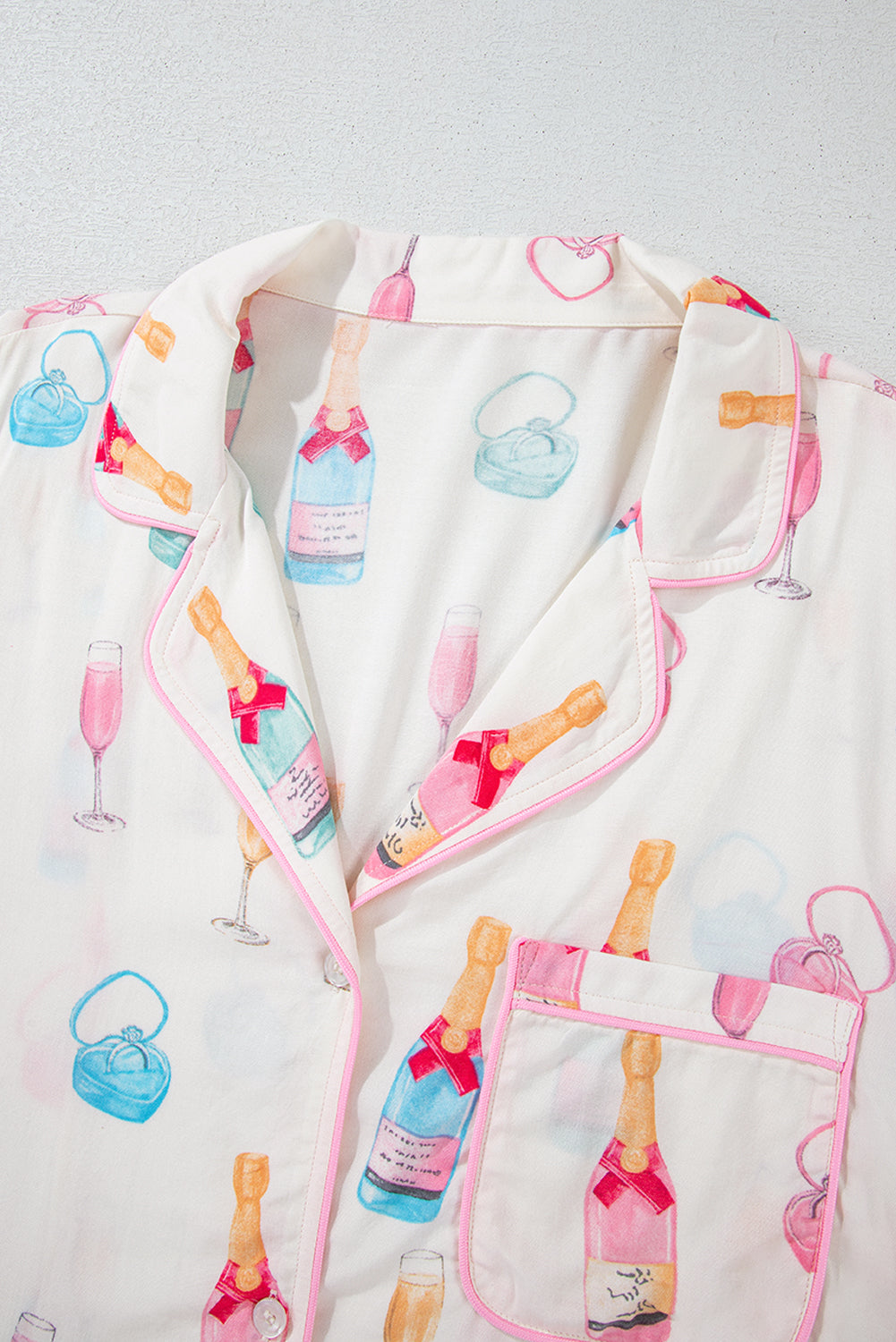 Conjunto de pijama con lazo y estampado de copas de vino en talla grande en color blanco