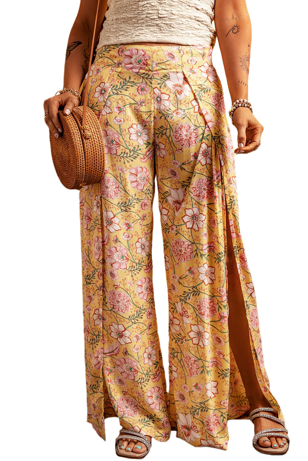 Pantalones anchos con abertura alta y estampado floral amarillo