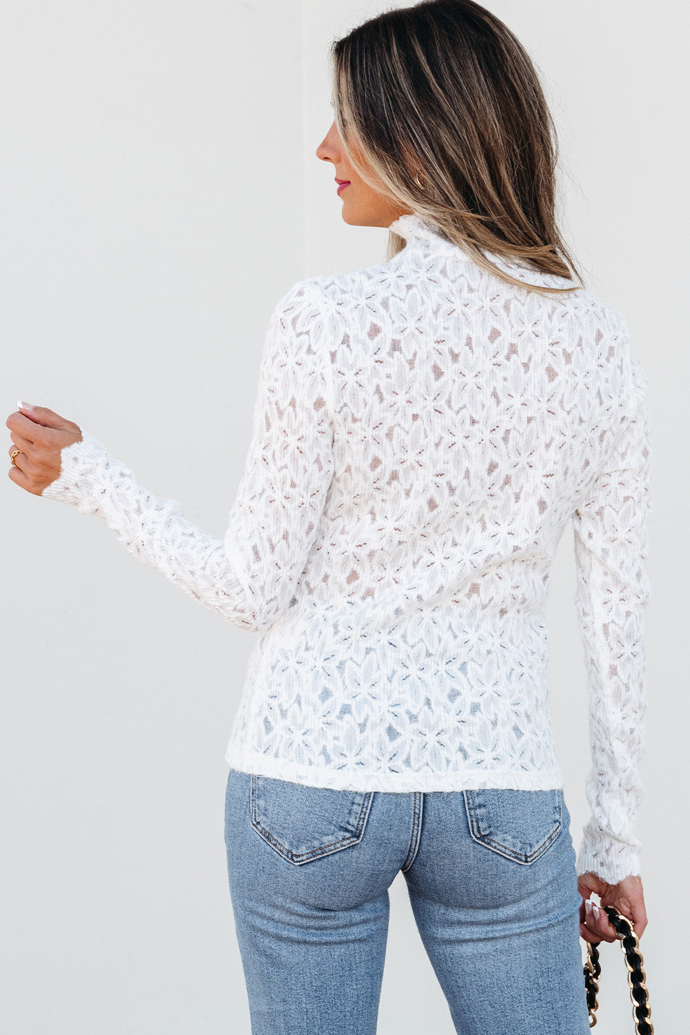 Blusa de manga larga con escote alto y encaje de flores blancas transparente