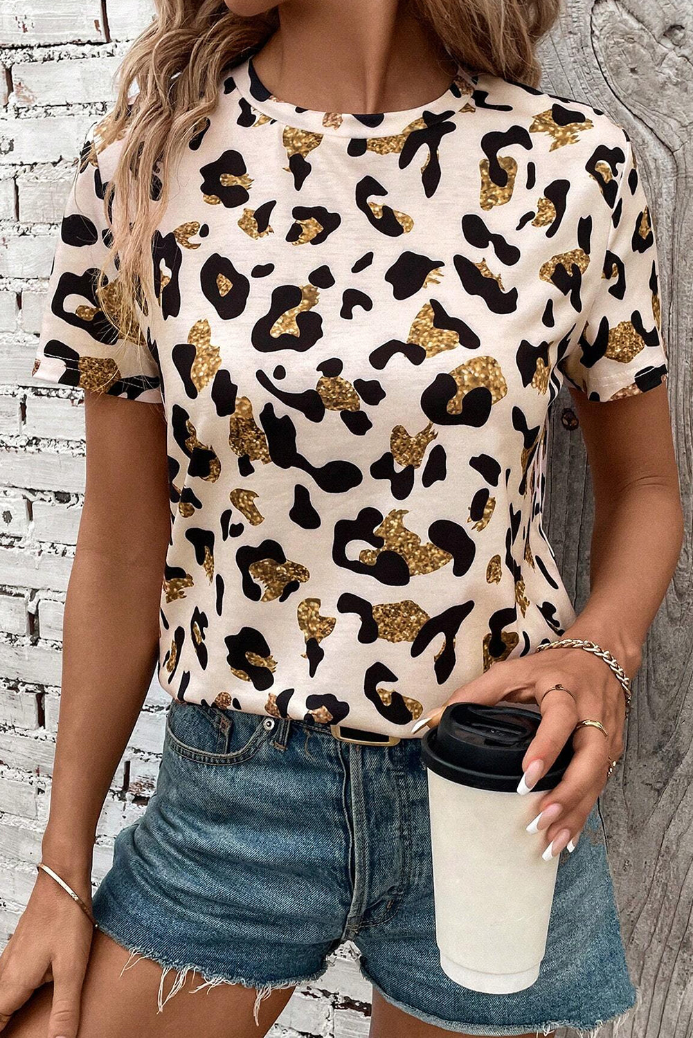 Camiseta informal de cuello redondo con estampado de leopardo y albaricoque