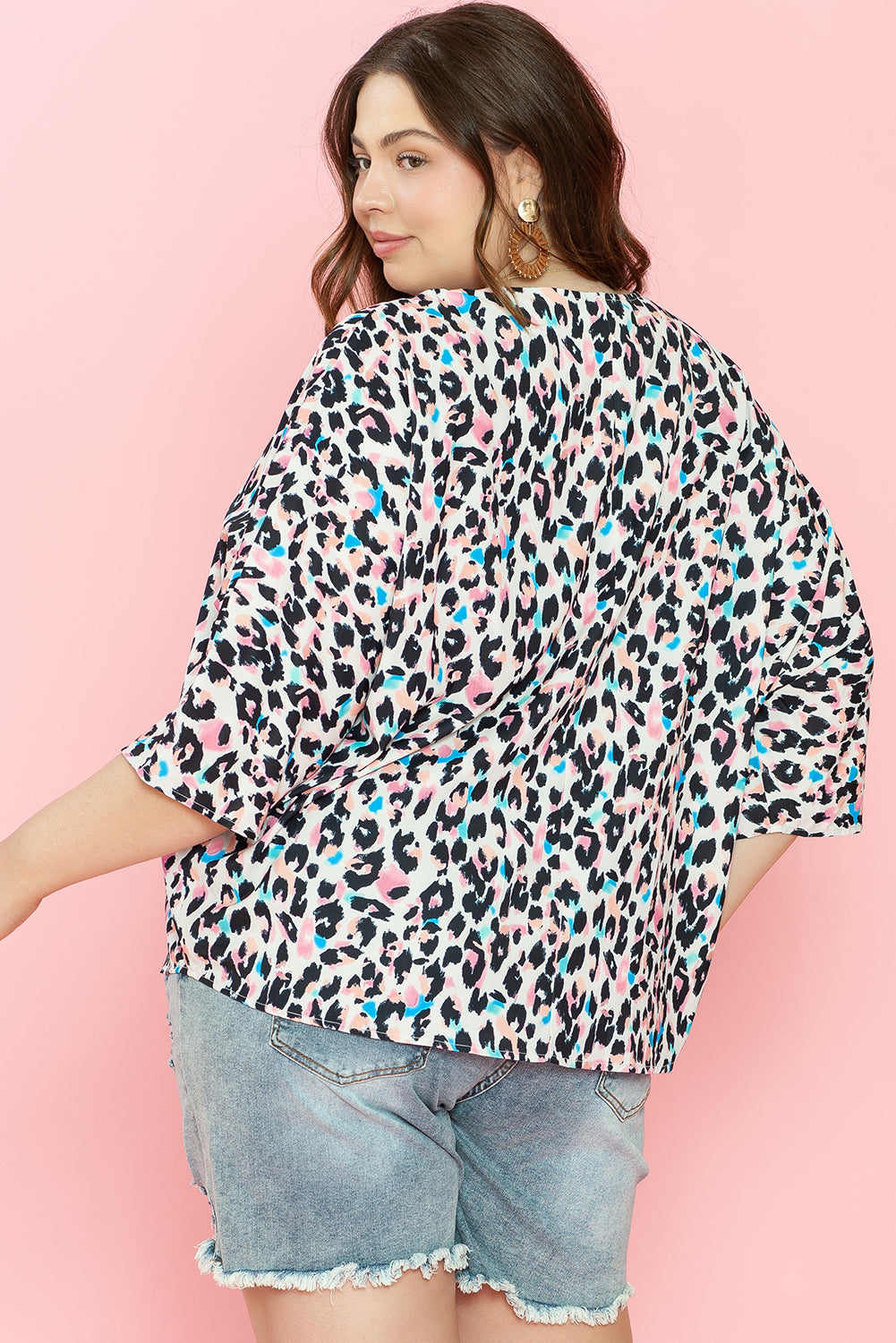 Blusa de talla grande con mangas murciélago, escote en V y estampado de leopardo marrón