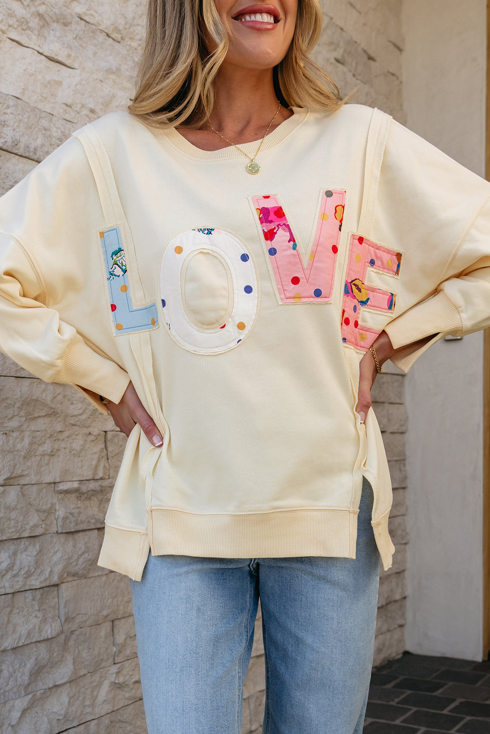 Sudadera oversize con gráfico LOVE PATCH de albaricoque