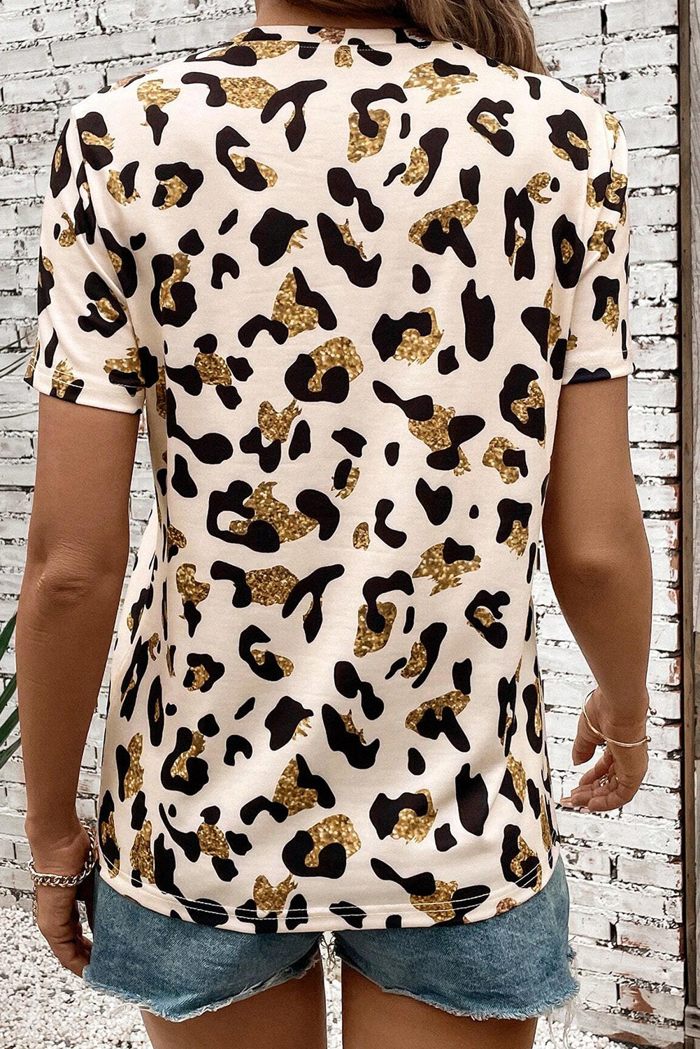 Camiseta informal de cuello redondo con estampado de leopardo y albaricoque