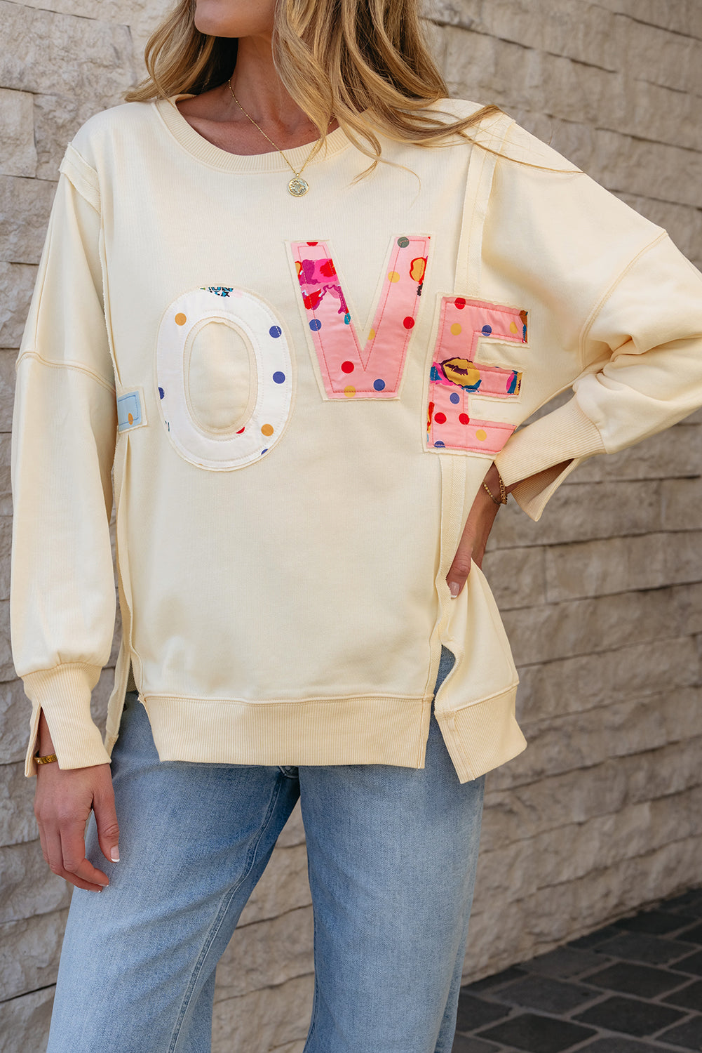 Sudadera oversize con gráfico LOVE PATCH de albaricoque