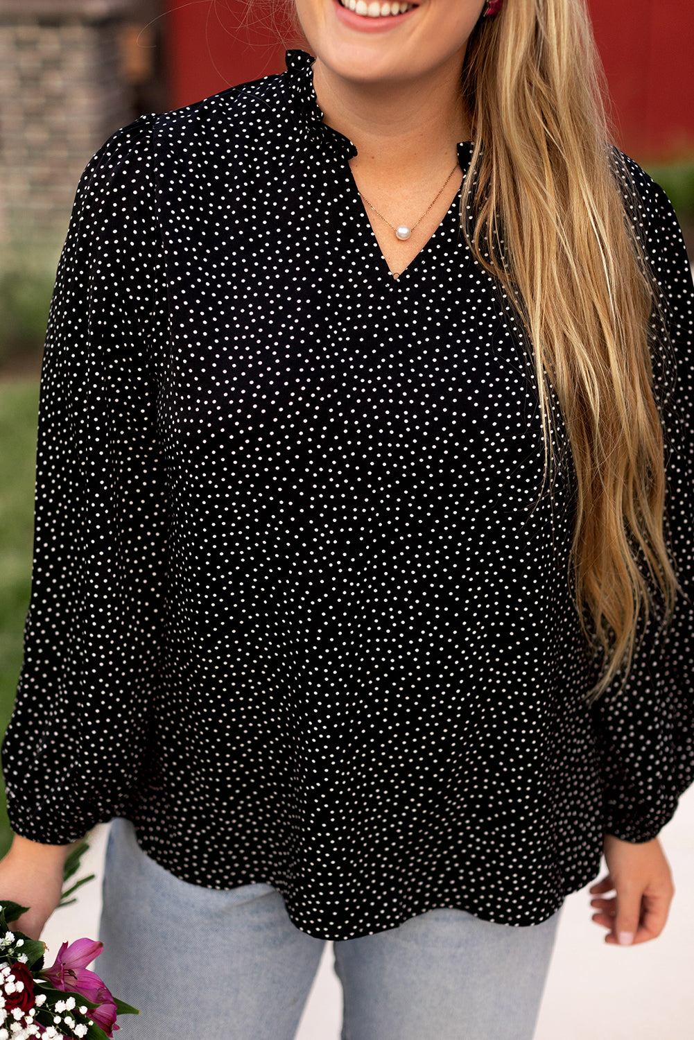 Blusa negra con escote en V y estampado de leopardo en talla grande