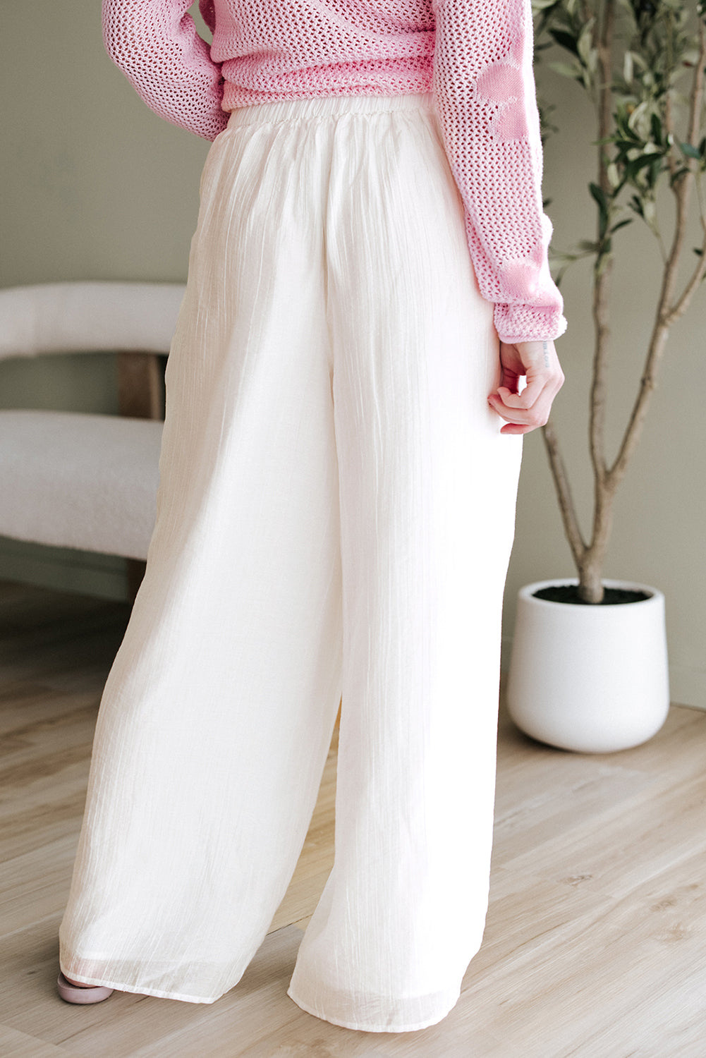 Pantalones anchos plisados ​​con cintura anudada y estilo casual blanco