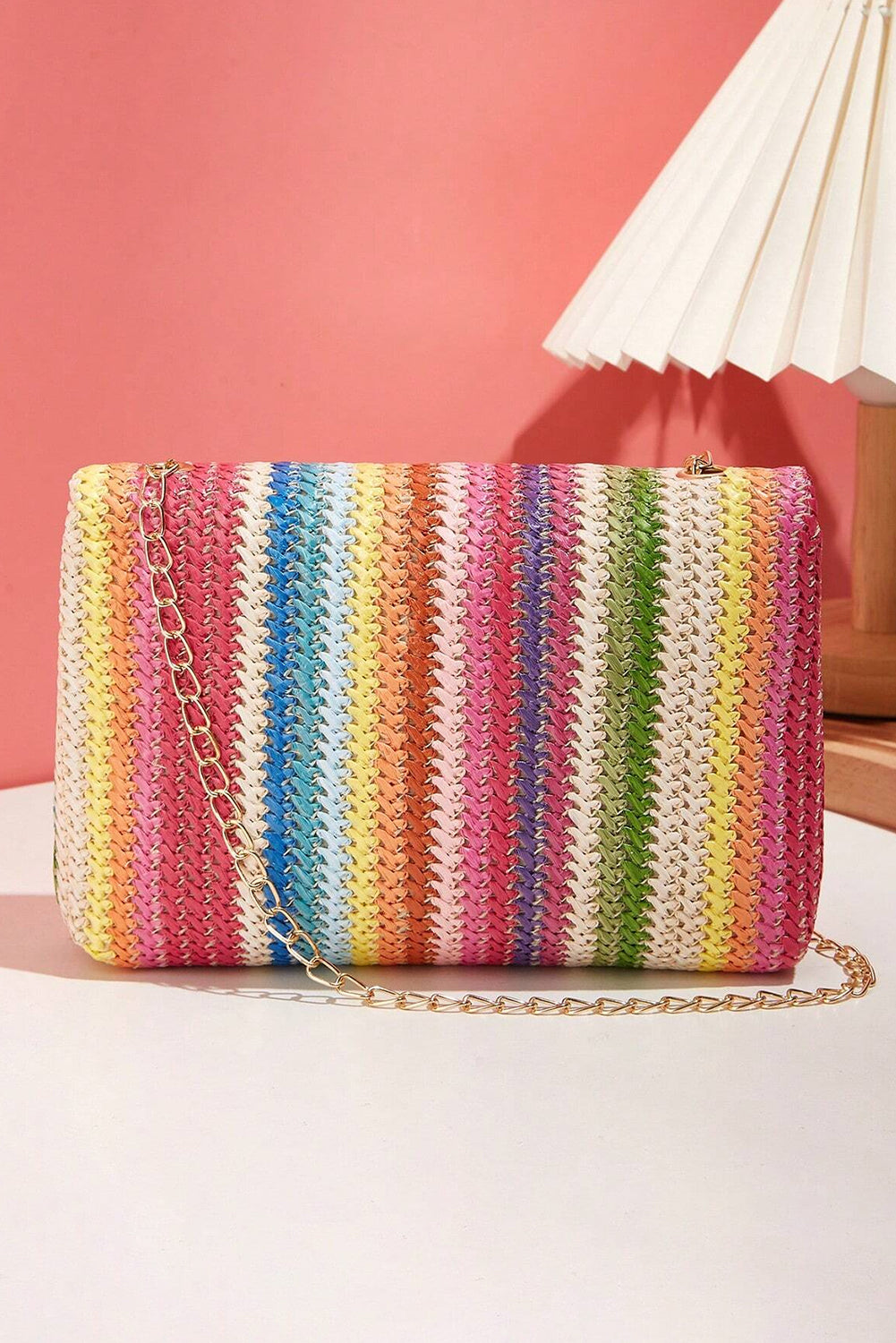 Bolso de hombro tejido con cadena dorada y estilo bohemio en color rosa fresa