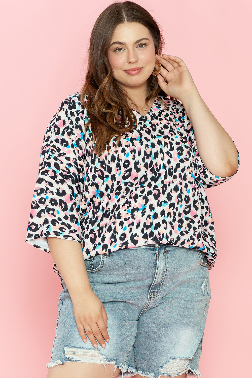 Blusa de talla grande con mangas murciélago, escote en V y estampado de leopardo marrón