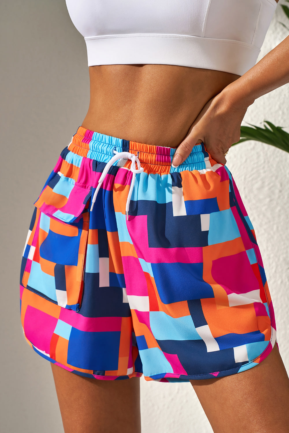 Pantalones cortos de playa con cintura con cordón y bolsillos y estampado geométrico de rosas