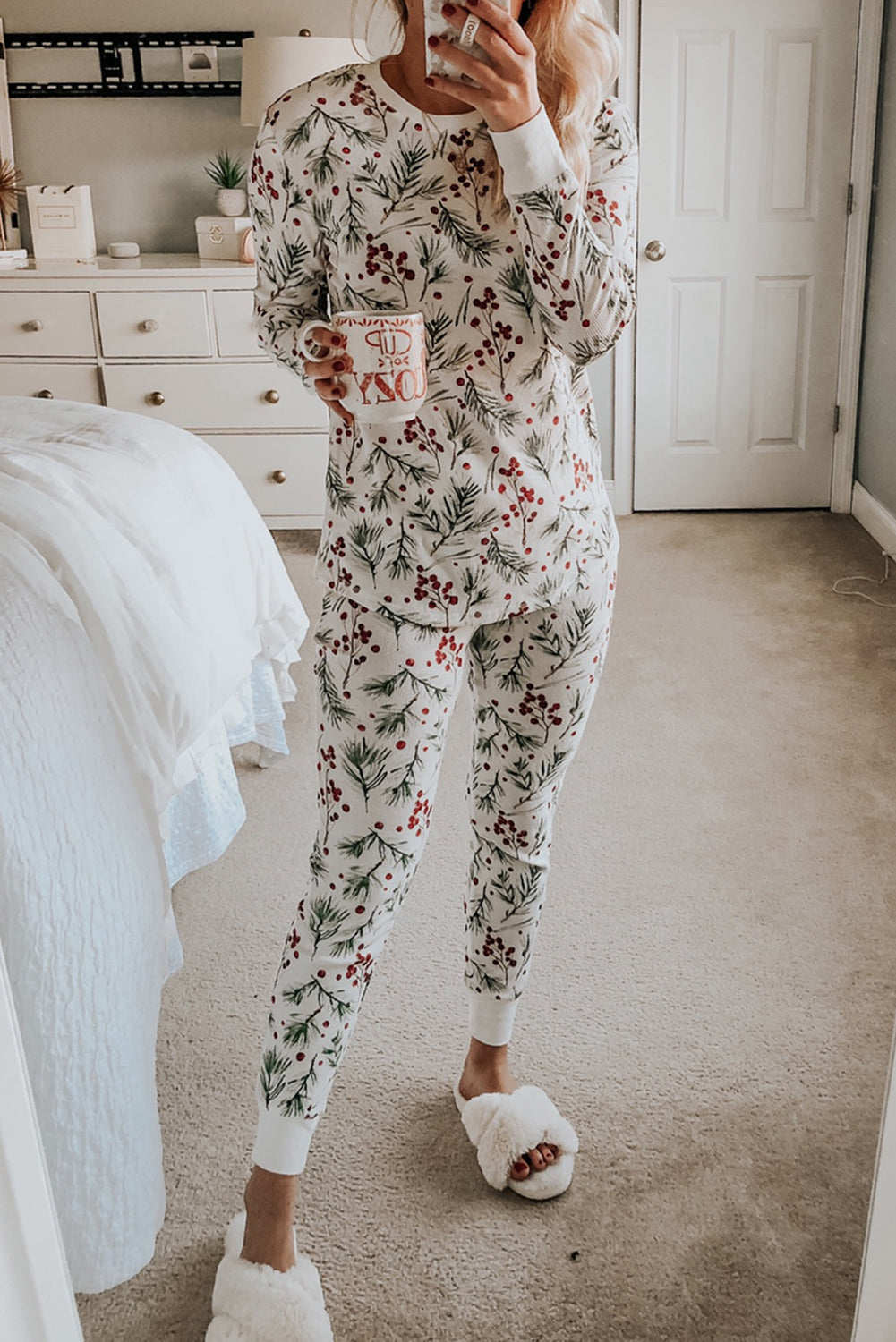 Conjunto de pantalón y jersey térmico con estampado de acebo blanco