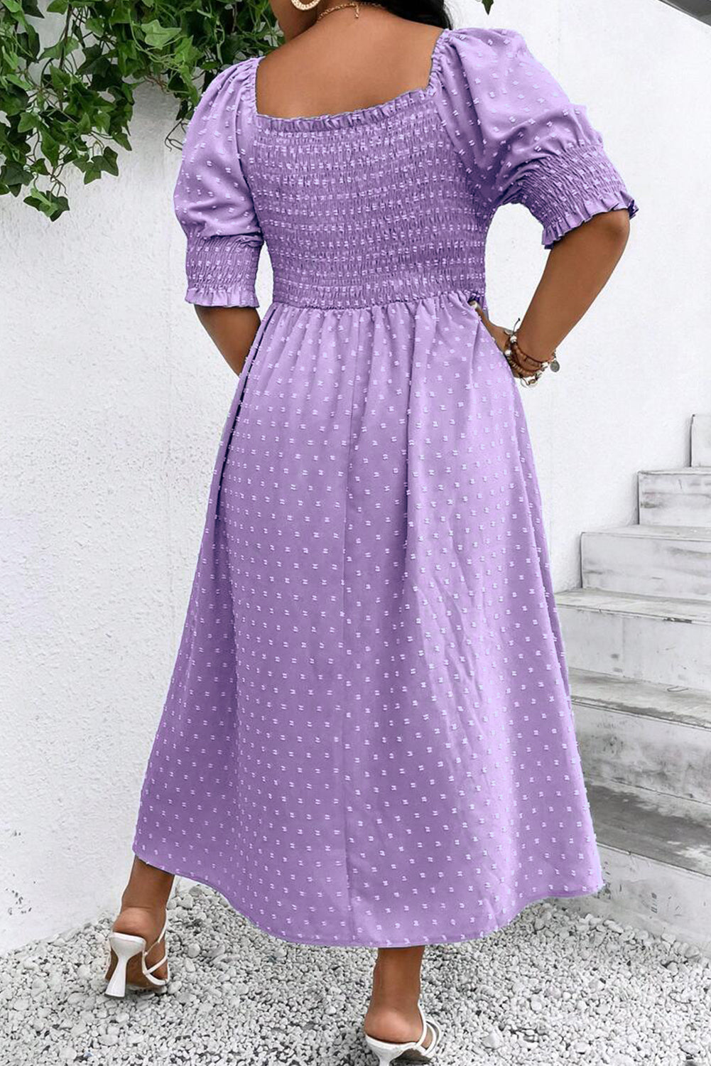 Vestido de talla grande con mangas cortas, escote fruncido y lunares suizos Wisteria