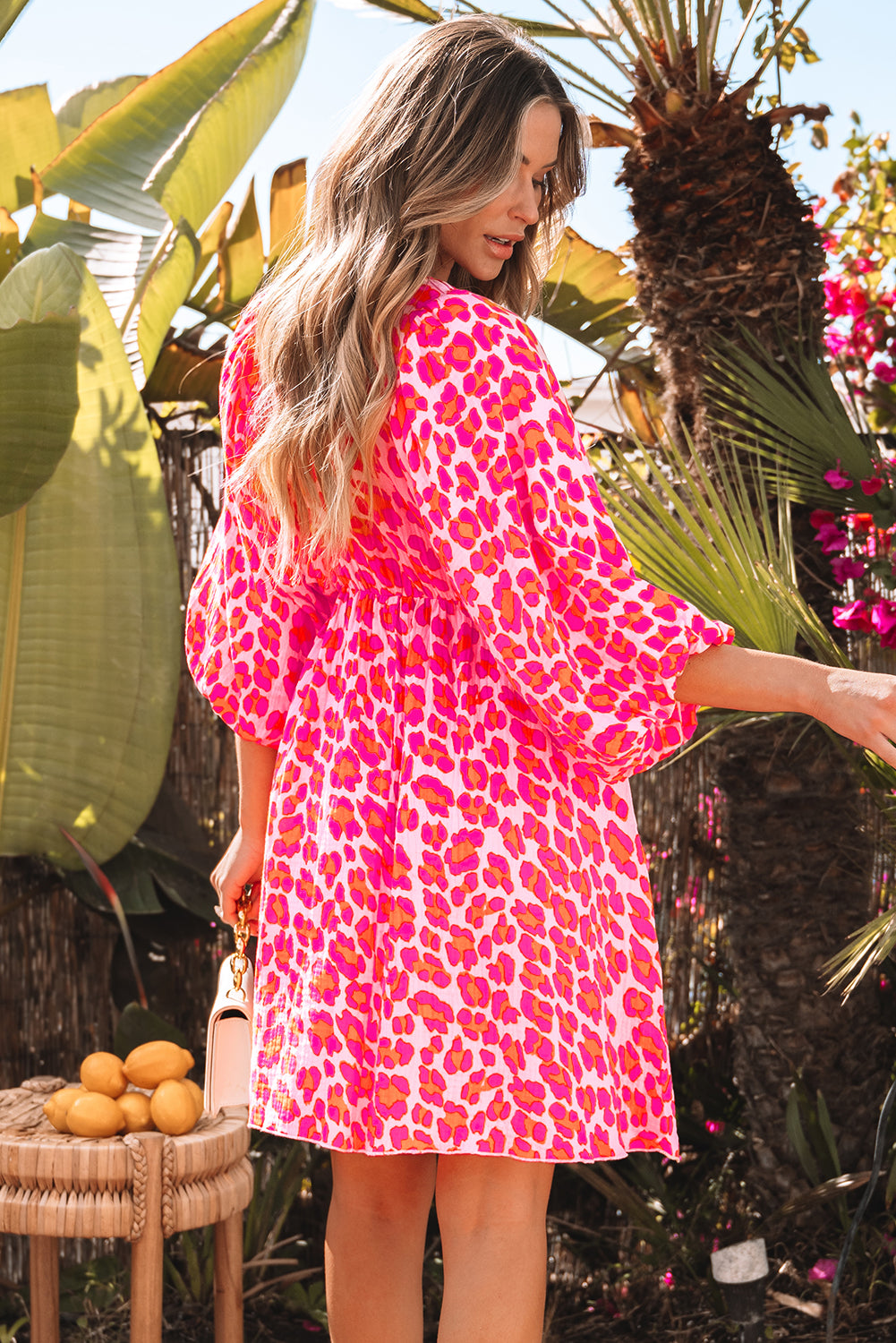 Vestido con escote en V elástico y mangas abullonadas 3/4 con estampado de leopardo en color rosa