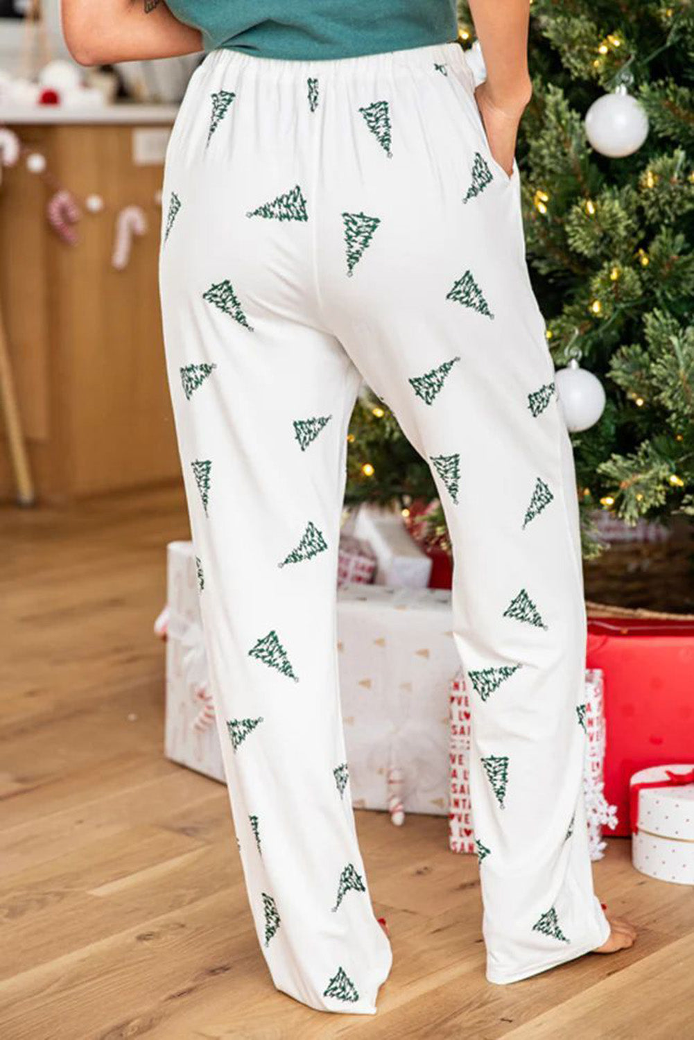 Conjunto de camiseta y pantalón con estampado de árbol de Navidad de Skobeloff