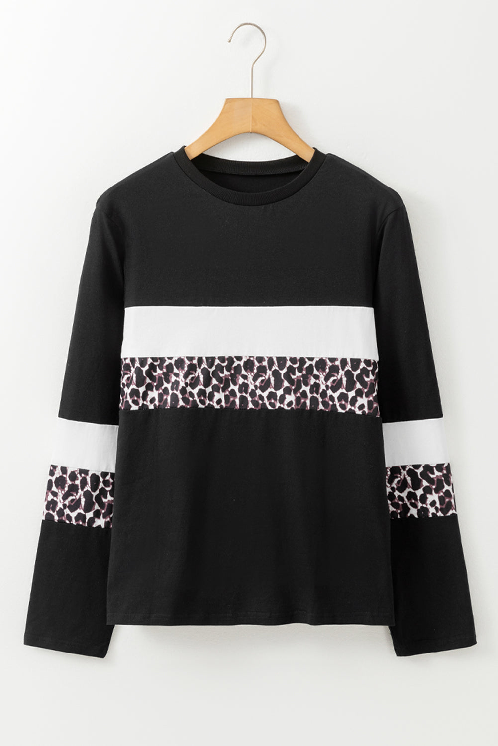 Camiseta de manga larga con cuello redondo y parches de leopardo en bloques de color blanco