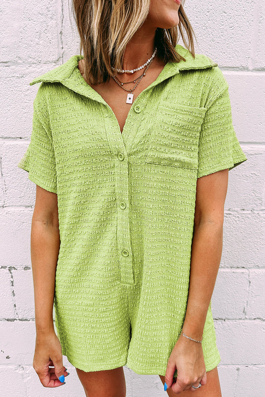 Mono camisero con botones y bolsillo de parche de manga corta con textura en verde niebla pradera