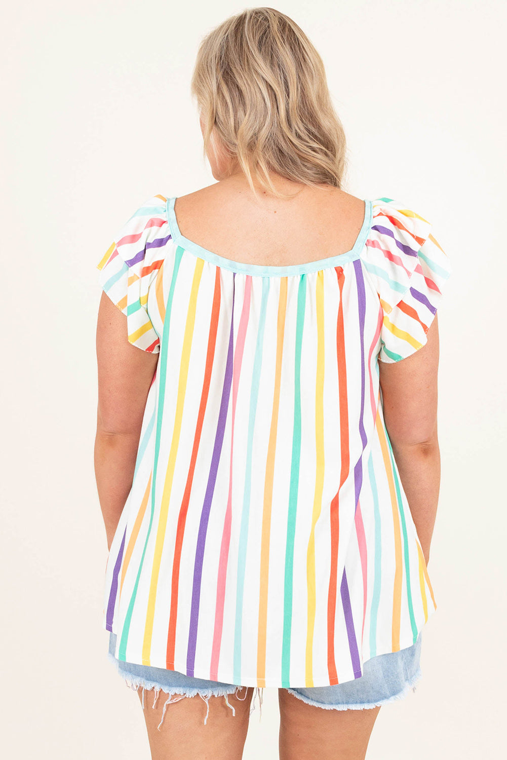 Blusa de rayas blancas con escote cuadrado y mangas con volantes en talla grande