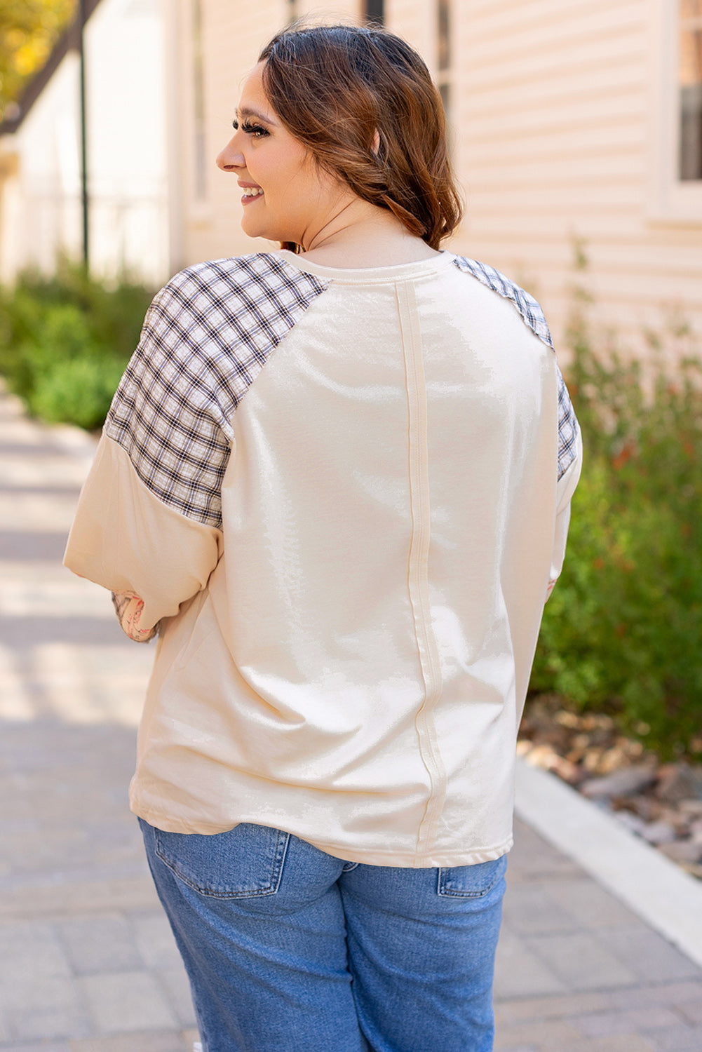 Blusa de manga larga ancha con estampado floral de corazones de la paz y cuadros en beige